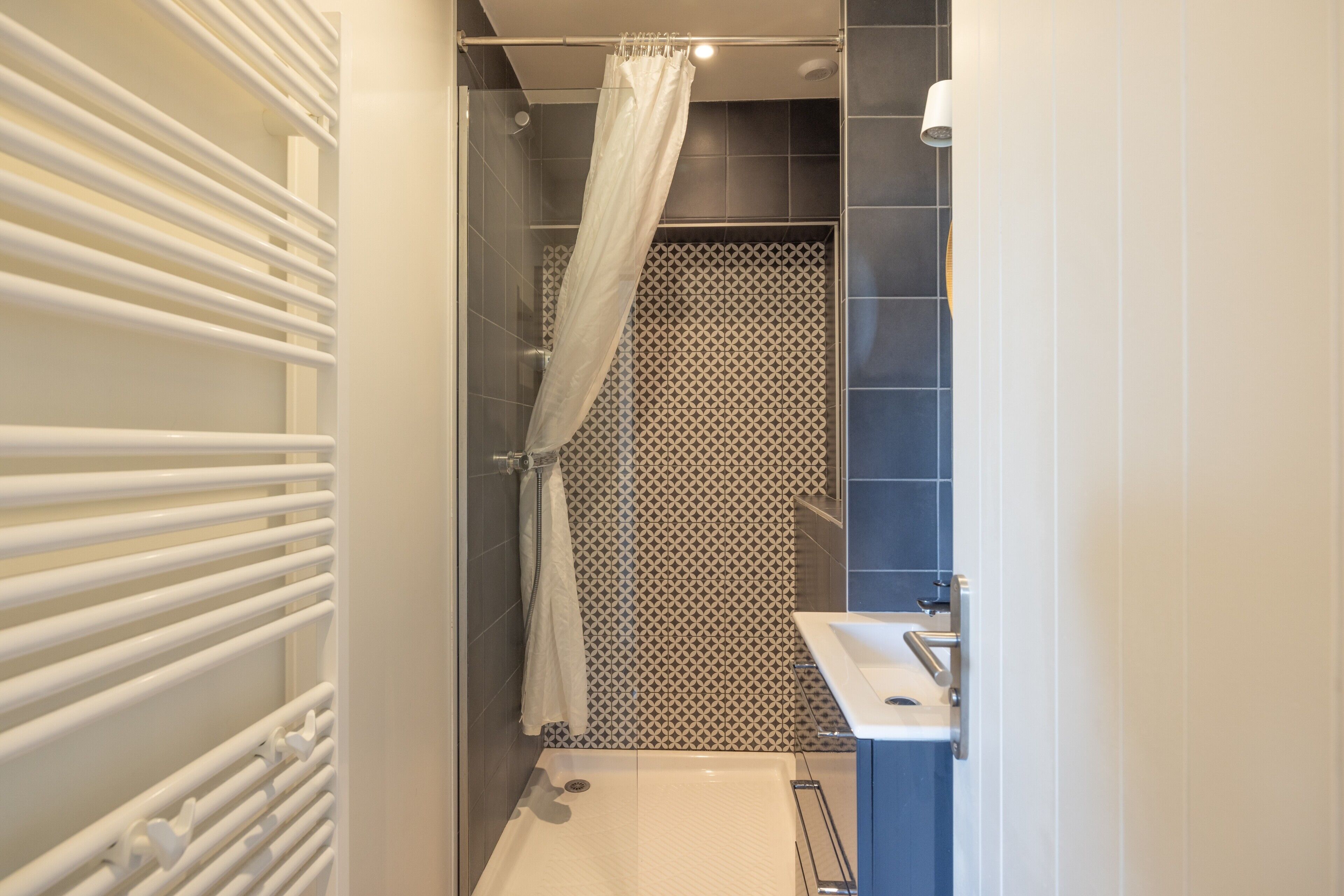 Douche, sèche-cheveux