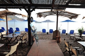 屋外ダイニングエリア