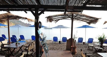 Maison de vacances 'Beachfront Lampis Dolphin 2' avec vue sur la mer, Wi-Fi et climatisation