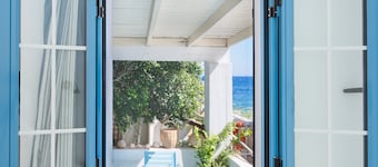 Holiday Home 'Beachfront Lampis Dolphin 2' with Sea View, Wi-Fi and Air Conditioning