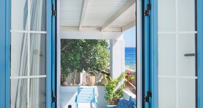 Holiday Home 'Beachfront Lampis Dolphin 2' with Sea View, Wi-Fi and Air Conditioning