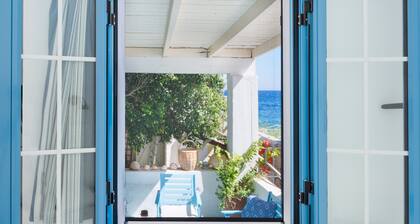 Holiday Home 'Beachfront Lampis Dolphin 2' with Sea View, Wi-Fi and Air Conditioning