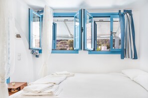 1 bedroom, free WiFi, bed sheets - Holiday Home 'Beachfront Lampis Dolphin 4' with Mountain View, Wi-Fi and Air Conditioning (lampi)