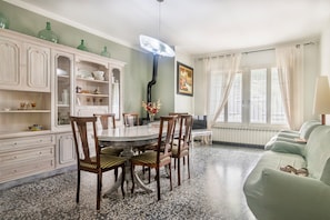 Dining - Holiday Home 'Cal Marcos' with Private Terrace, Private Garden and Wi-Fi (Torregrossa)