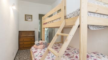 4 bedrooms, free WiFi, bed sheets