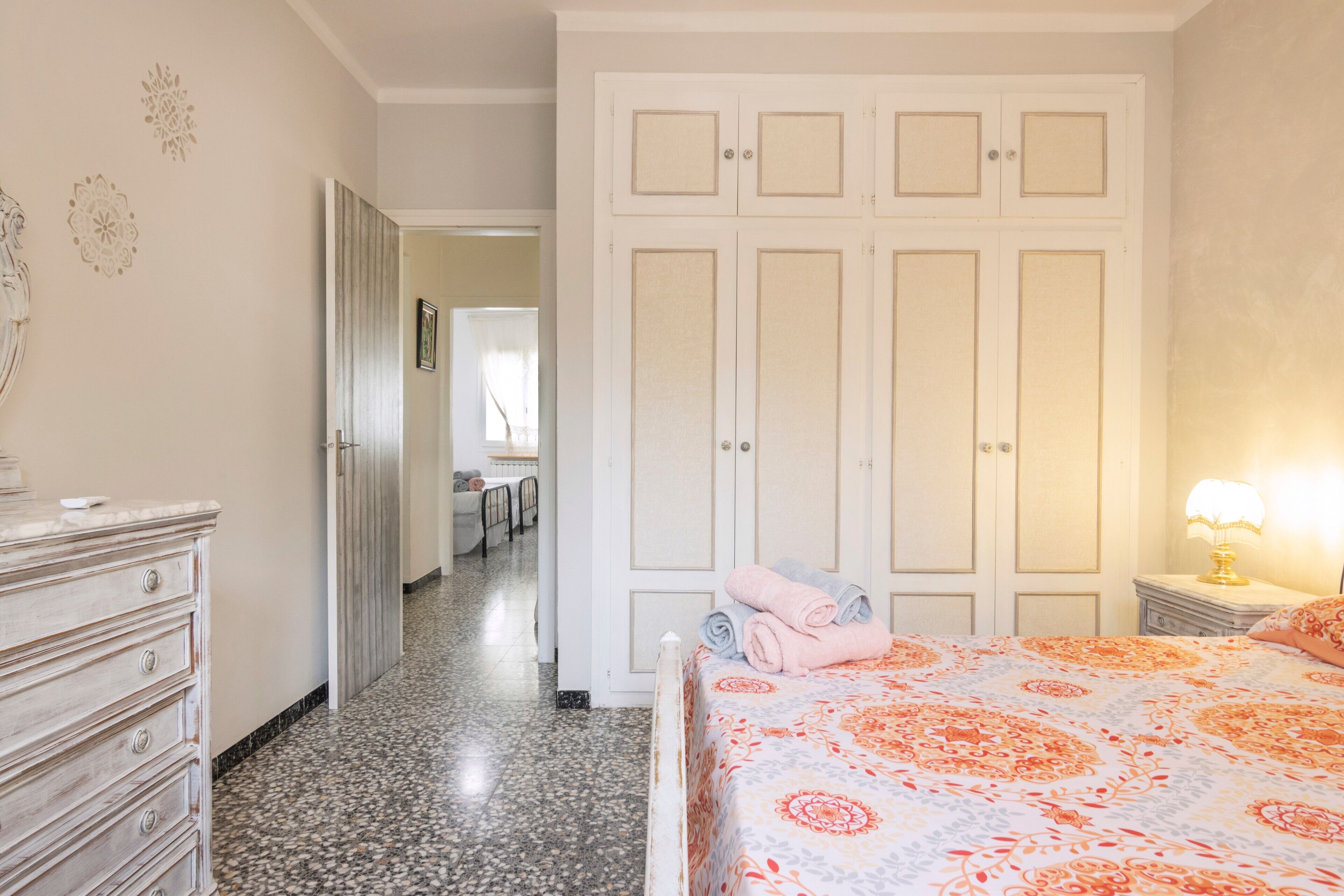 4 makuuhuonetta, ilmainen Wi-Fi, vuodevaatteet