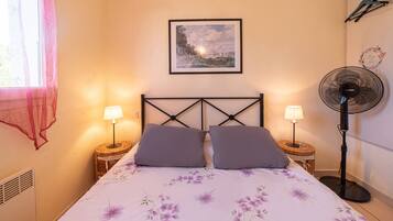 2 makuuhuonetta, silitysrauta/-lauta, ilmainen Wi-Fi, vuodevaatteet