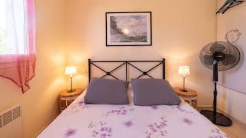 2 slaapkamers, een strijkplank/strijkijzer, gratis wifi, beddengoed