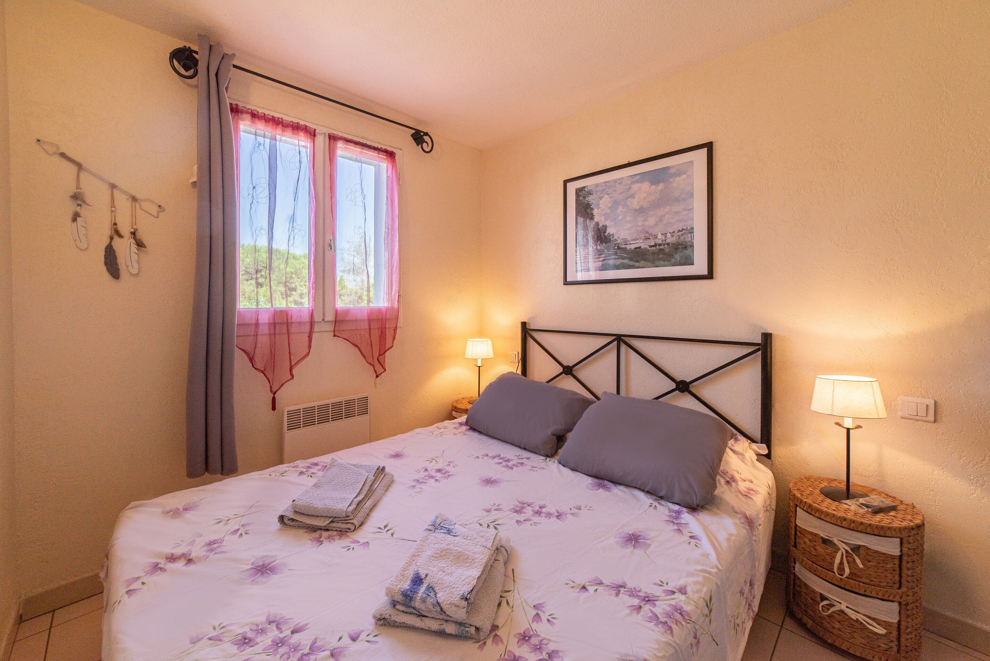 2 makuuhuonetta, silitysrauta/-lauta, ilmainen Wi-Fi, vuodevaatteet