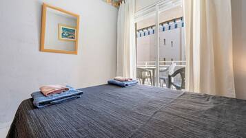 2 slaapkamers, een strijkplank/strijkijzer, gratis wifi, beddengoed