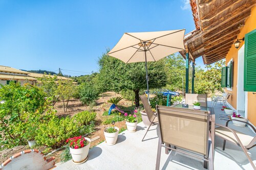 Holiday Home "Edem Garden" with Mountain View & Wi-Fi