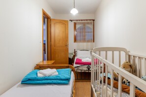 3 bedrooms, iron/ironing board, free WiFi, bed sheets - Holiday Home 'Moraki Apartment 1 Andros' with Private Terrace, Shared Garden and Wi-Fi (korthi)