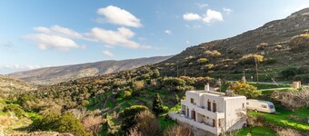Holiday Home 'Moraki Apartment 2 Andros' with Private Terrace, Wi-Fi and Air Conditioning