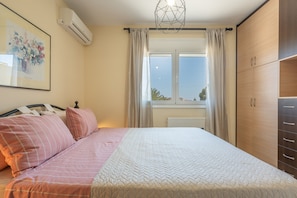2 chambres, fer et planche à repasser, Wi-Fi gratuit, draps fournis