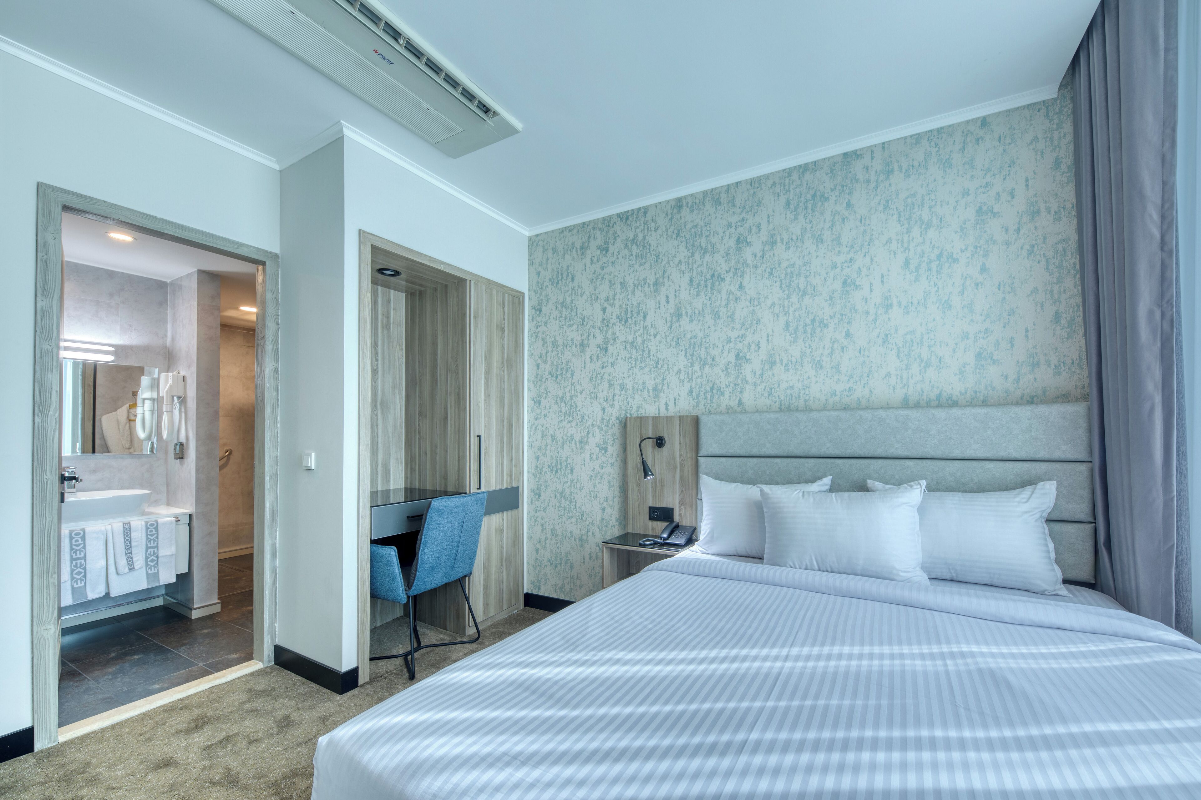 executive quadruple room, 2 bedrooms, city view | 1 bedroom, desk, laptop workspace, bed sheets