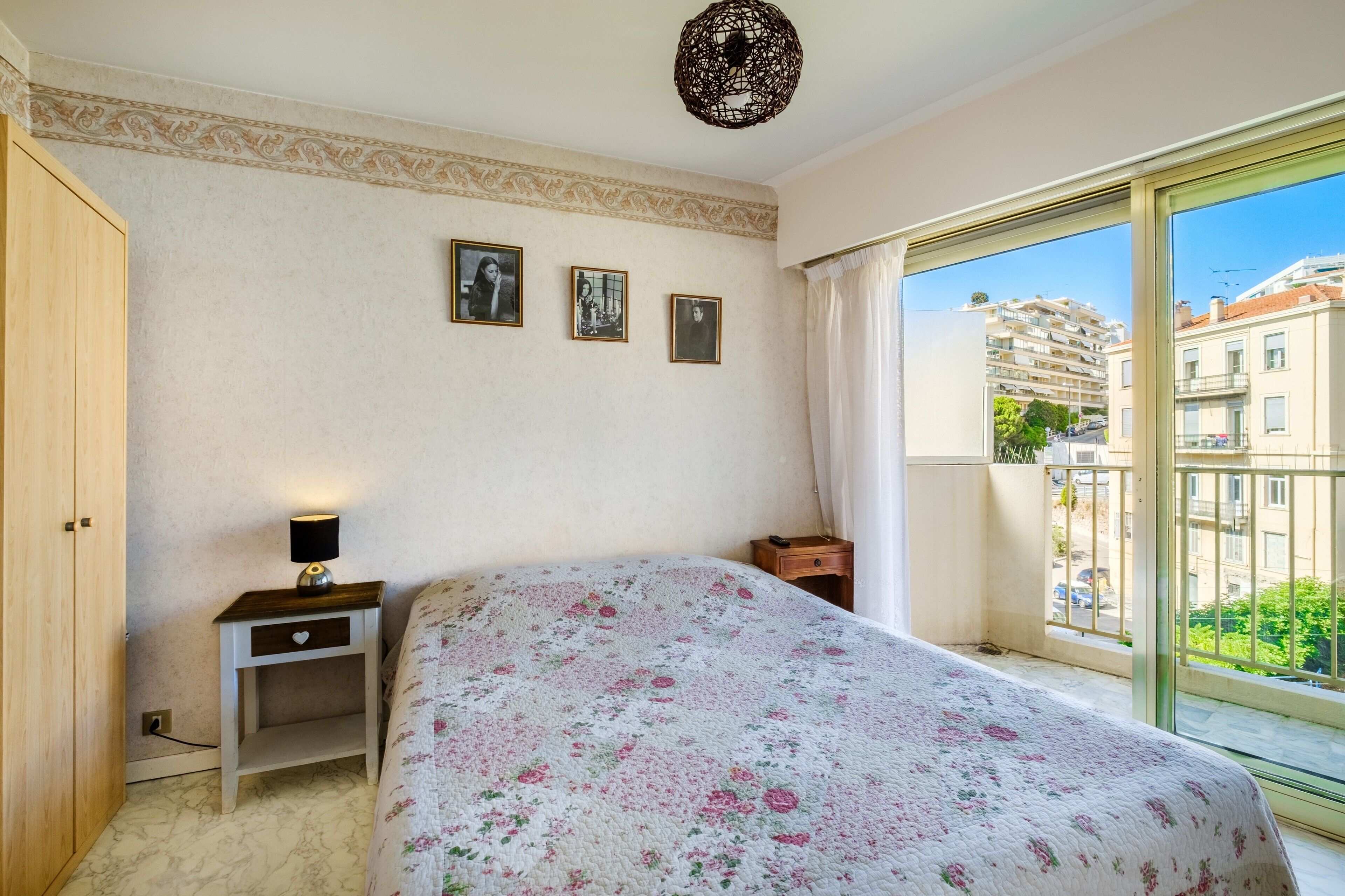 1 dormitorio, tabla de planchar con plancha, wifi gratis y ropa de cama