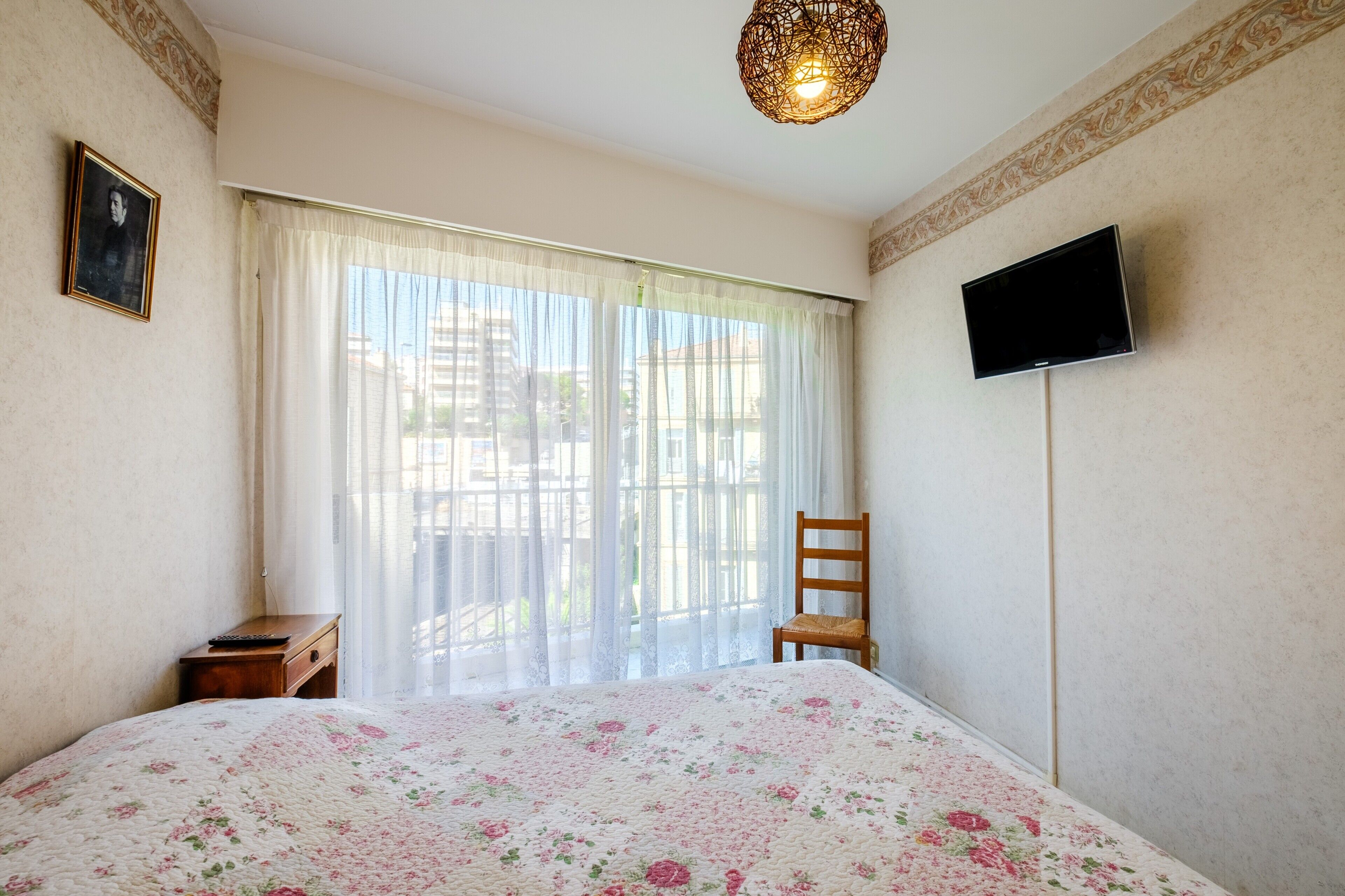 1 habitación, tabla de planchar con plancha, wifi gratis y ropa de cama 