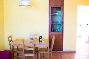 Dining - Holiday Apartment "Residencial Parque Las Flores" with Sea View, Shared Pool & Wi-Fi (Puerto de la Cruz)