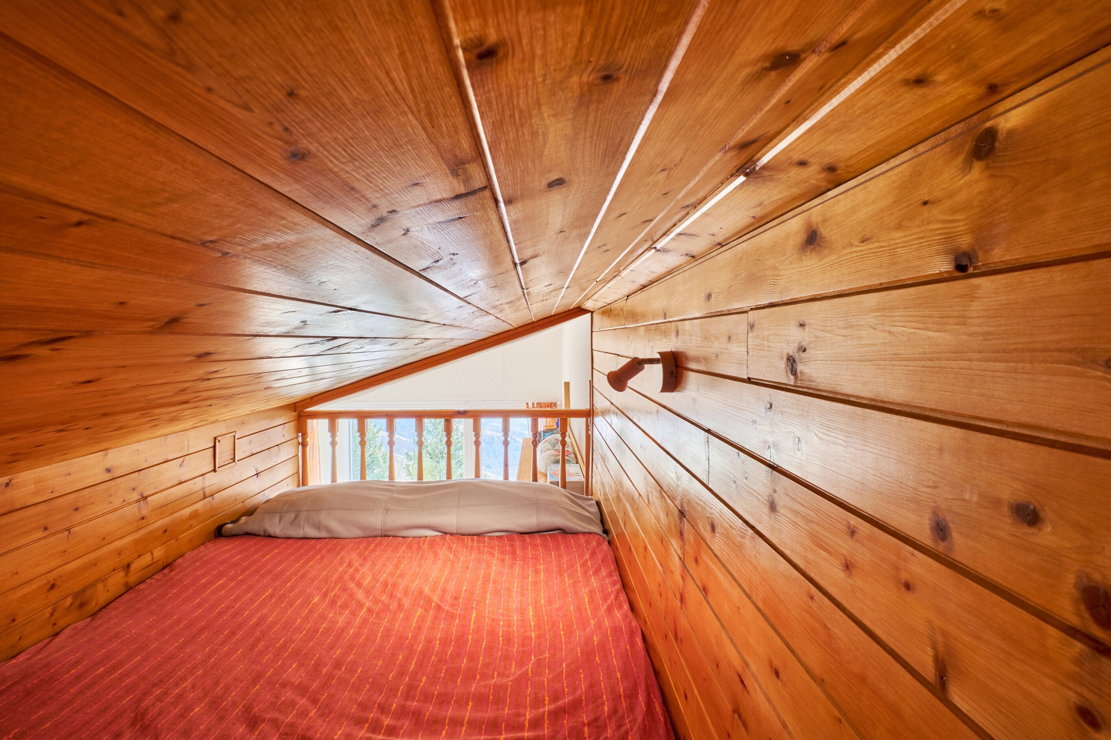 2 bedrooms, iron/ironing board, bed sheets