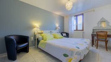 3 habitaciones, tabla de planchar con plancha y wifi gratis