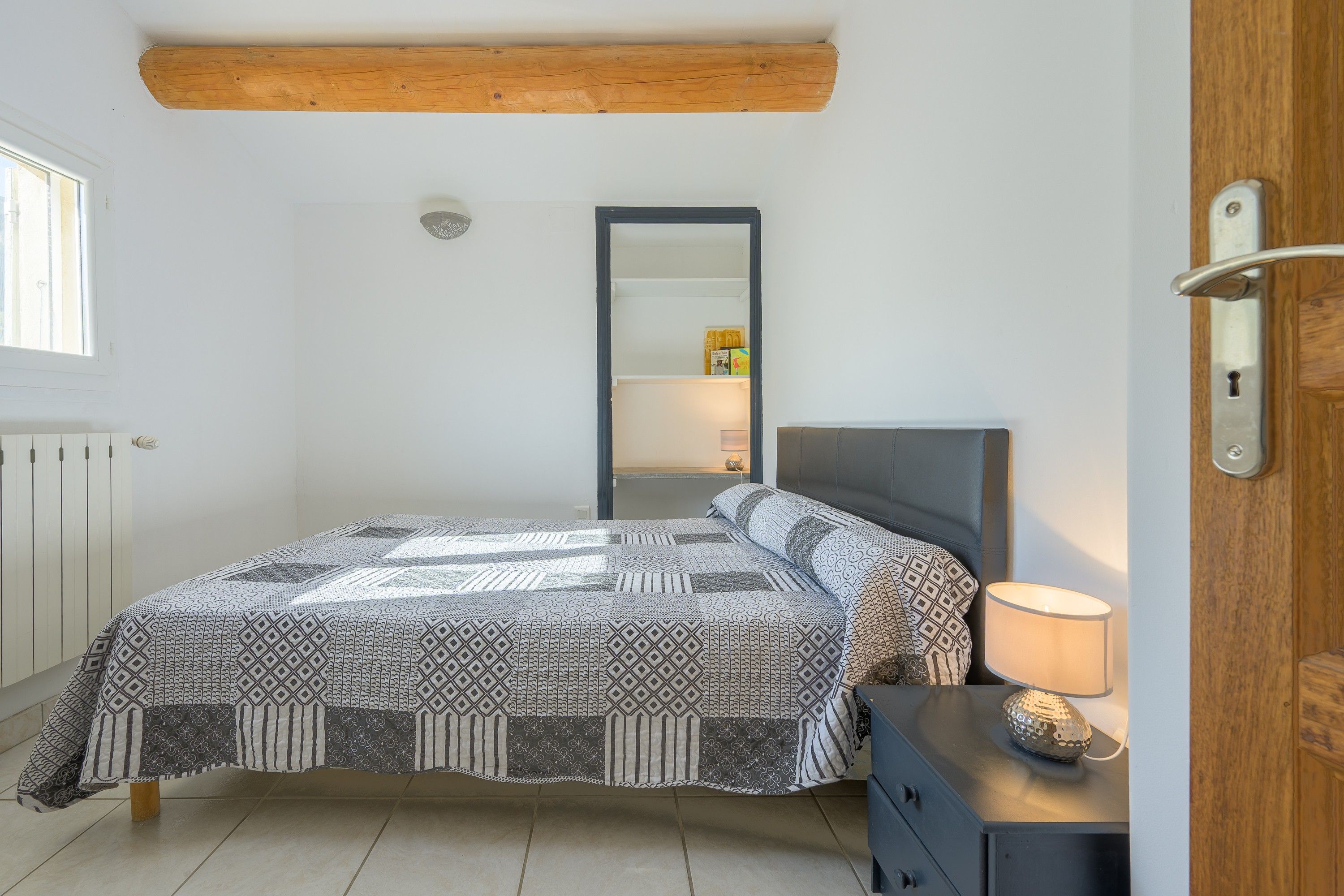 3 slaapkamers, een strijkplank/strijkijzer, gratis wifi, beddengoed