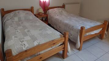 3 bedrooms, iron/ironing board, free WiFi, bed sheets