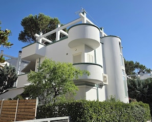 Exterior - Villa Dyrrahu (Golem)