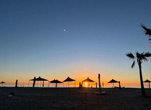 Beach nearby, sun loungers, beach towels