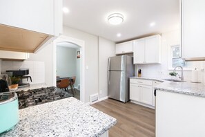 Fridge, microwave, stovetop, dishwasher