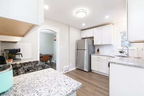 Fridge, microwave, stovetop, dishwasher