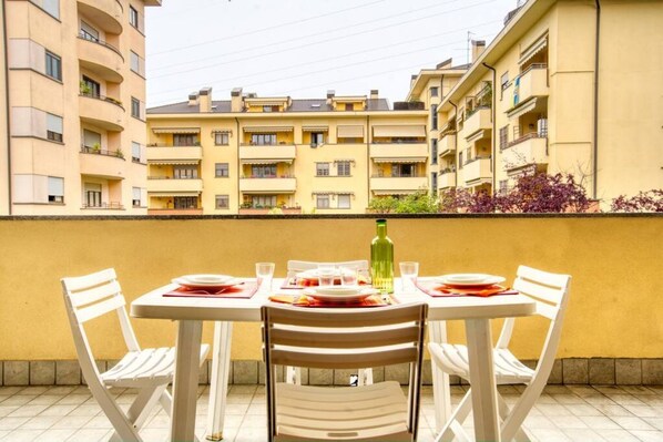 Outdoor dining - CaseOspitali - CASA ORANIS bilo nuovo con balcone (Cernusco sul Naviglio)
