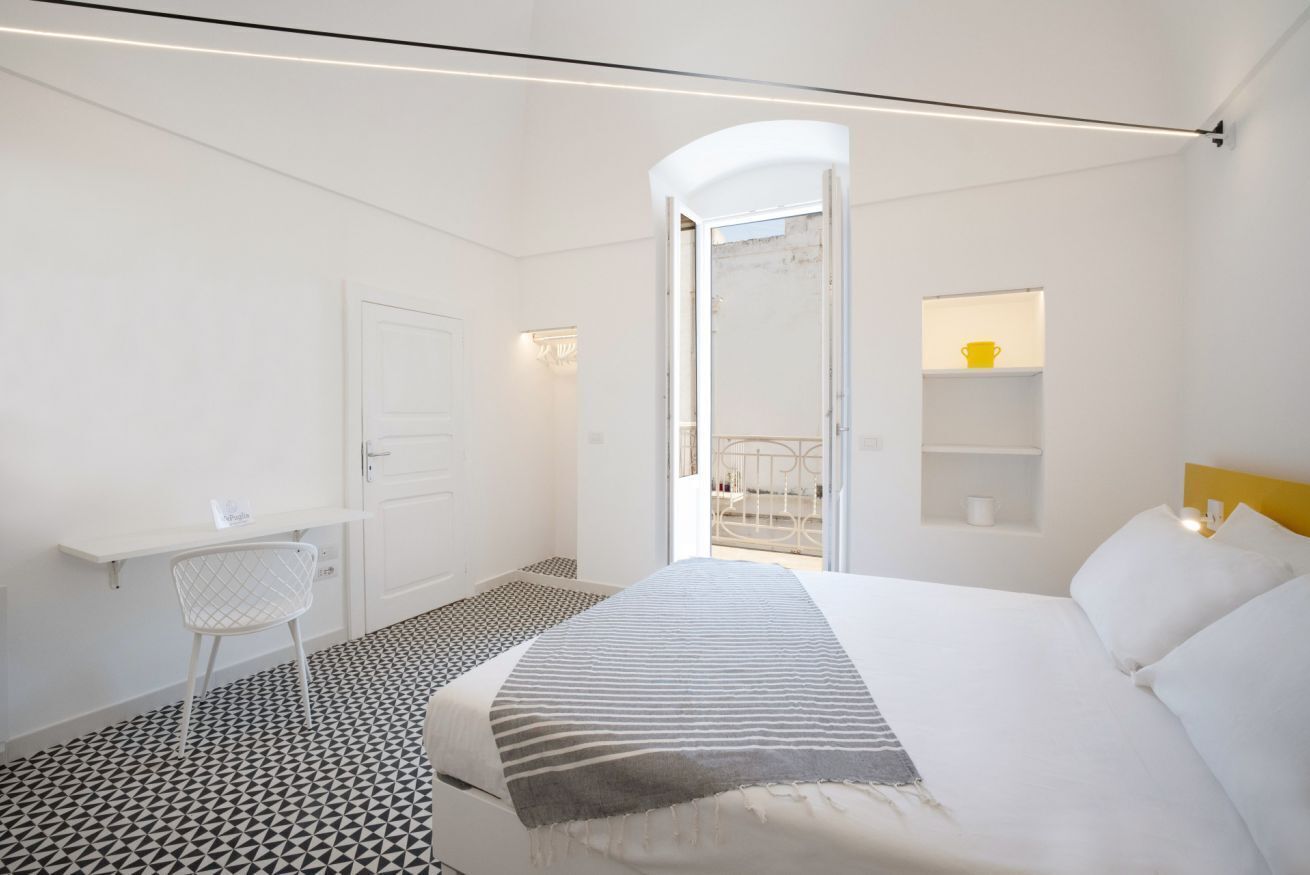 2 bedrooms, desk, WiFi, bed sheets