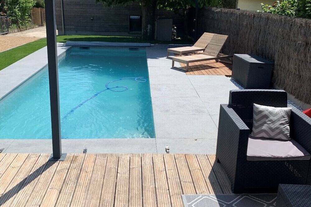 Jolie Maison Proche de Tours Avec Piscine Chauffée et Terrasse Privée