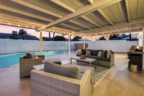 Terrace/patio - Desert Mirage: Retro Chic w/ Pool, Grille & Bocce (Scottsdale)