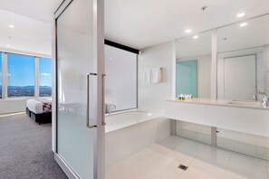 Bathroom - Stunning 2 Bedroom Ocean Views Apartment (Surfers Paradise)