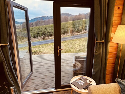 Cosy 1 Bedroom Lodge with woodburner and amazing views just outside Pitlochry