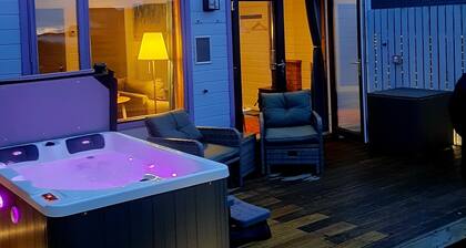 Cosy 1 Bedroom Lodge with woodburner and amazing views just outside Pitlochry