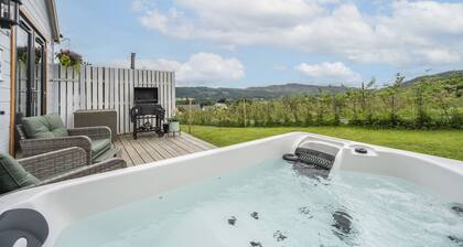 Cosy Woodland Lodge close to Pitlochry