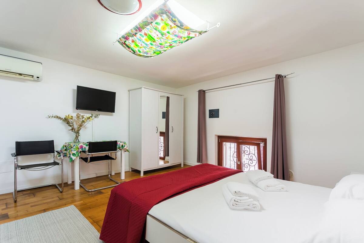 City-Stadtwohnung | 1 Schlafzimmer, kostenloses WLAN