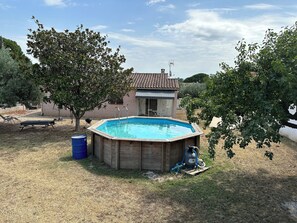 Outdoor pool - Maison Avec Piscine (Pont-Saint-Esprit)