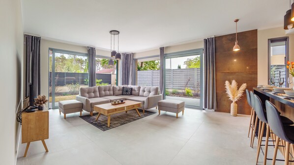 Apartment (1) | Wohnbereich | Flachbildfernseher