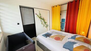 1 chambre, fer et planche à repasser, Wi-Fi gratuit, draps fournis