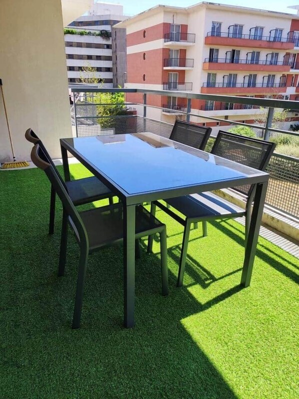 تناول الطعام بالخارج