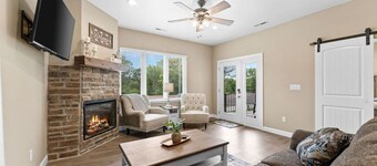 Spacious 3BR Condo with Free Attraction Tickets, Indoor Pool & Hot Tub - Central Location!