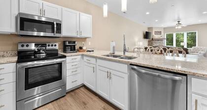 Spacious 3BR Condo with Free Attraction Tickets, Indoor Pool & Hot Tub - Central Location!