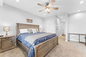 3 bedrooms, desk, iron/ironing board, free WiFi - Spacious Loft Condo with Indoor/Outdoor Pool & Hot Tub | Free Branson Attraction Tickets! (Branson)