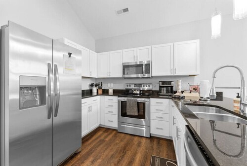 Spacious Loft Condo with Indoor/Outdoor Pool & Hot Tub | Free Branson Attraction Tickets!