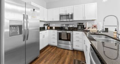 Spacious Loft Condo with Indoor/Outdoor Pool & Hot Tub | Free Branson Attraction Tickets!