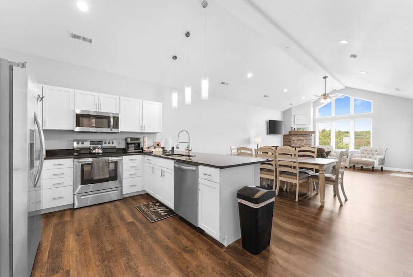 雪櫃、微波爐、焗爐、爐具