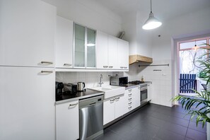 Fridge, microwave, oven, stovetop